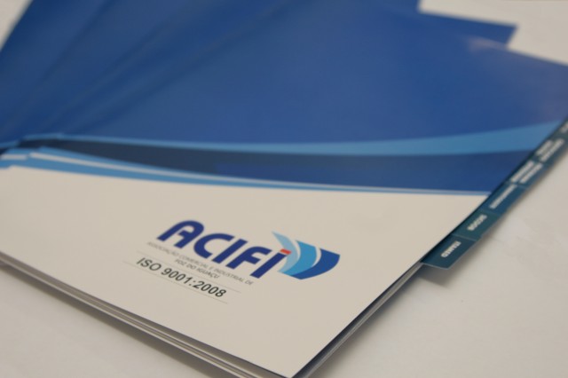 Desenvolvida pela equipe de comunicação, a nova versão da pasta comercial marca os 62 anos da ACIFI