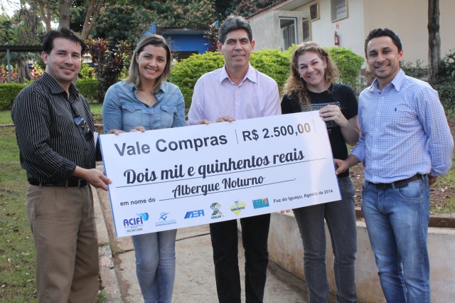 Parte da renda do Jantar do Empresário foi doada ao Albergue Noturno de Foz do Iguaçu (Foto: Imprensa ACIFI)