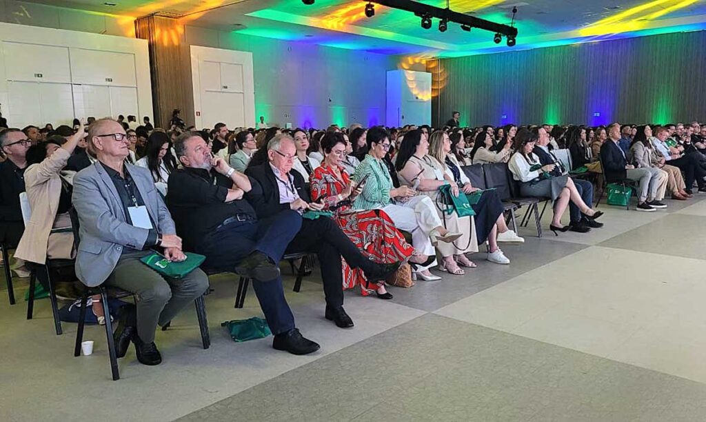 Empresários de todo o Paraná se reúnem em Foz para fortalecer o empreendedorismo