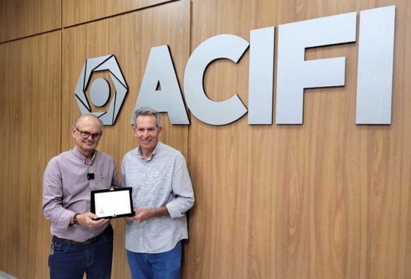 Danilo Vendruscolo, diretor da Idisa Veículos, reconhecimento por cinco décadas de atividades – foto divulgação