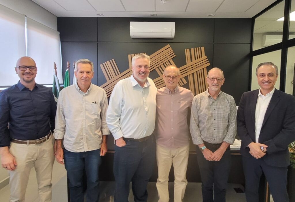 Empresário Jefferson Nogaroli visita ACIFI