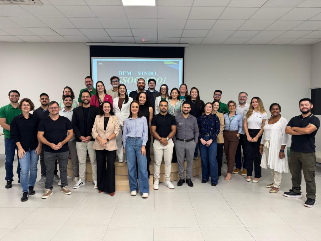 Associados, novos associados e equipe da ACIFI ao final da primeira edição do Bem-Vindo, Associado! – Foto Hemily Nascimento