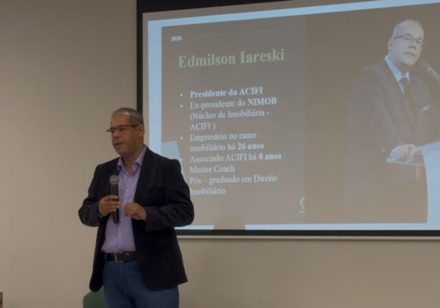 O presidente da ACIFI, Edmilson Iareski, falou sobre associativismo e desenvolvimento empresarial. – Foto Hemily Nascimento